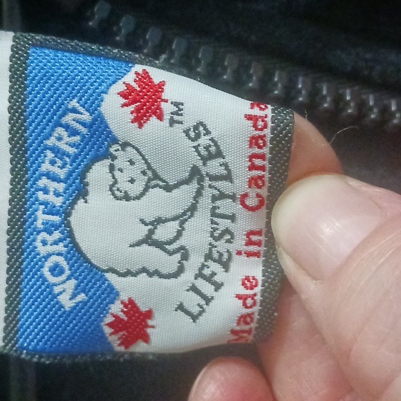 Northern lifestyles Black Hoodie. Canada. - Picture 3 of 5